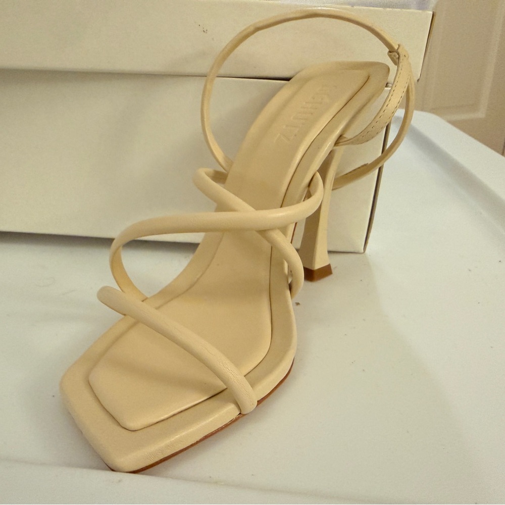NWT Schutz Lovi Nappa Leather Square Toe
Heeled Strappy Sandal